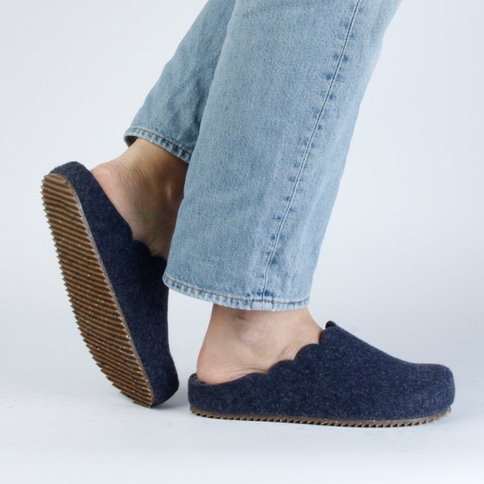 ANUK RECYCLED CLOG DARK BLUE