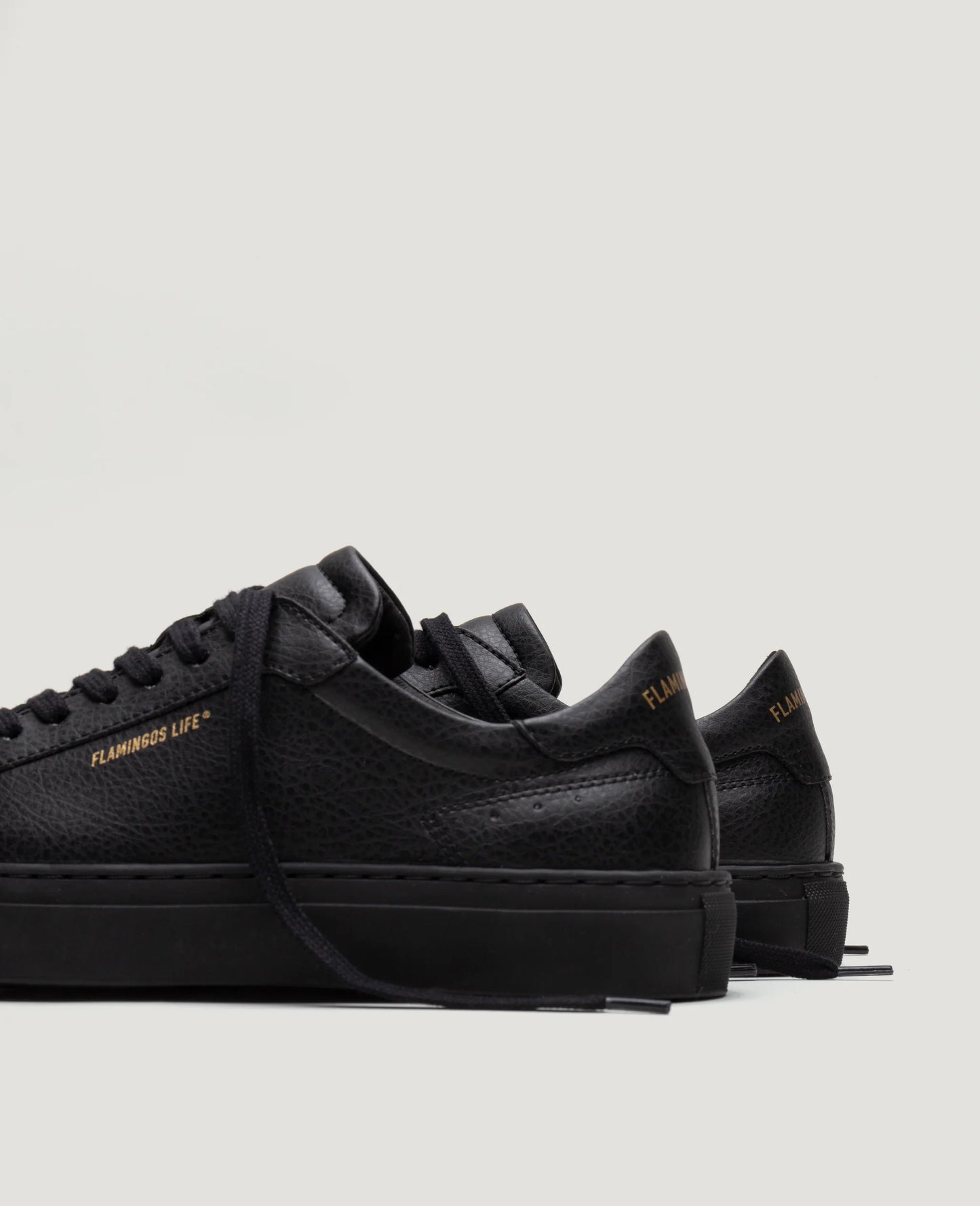 HAMPTON COURT TRIPLE BLACK