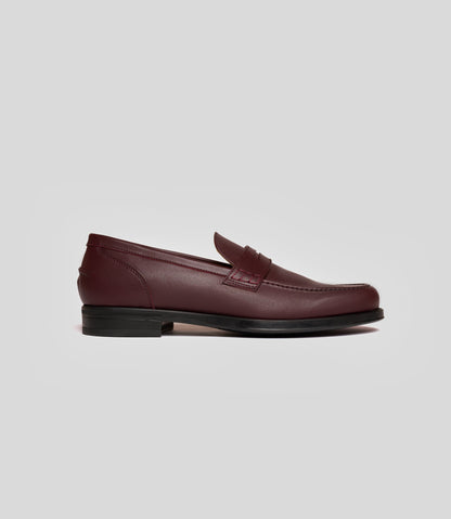 Vegan Loafer - Man in burgundy color with a distinctive U-shaped pattern and sleek design.
