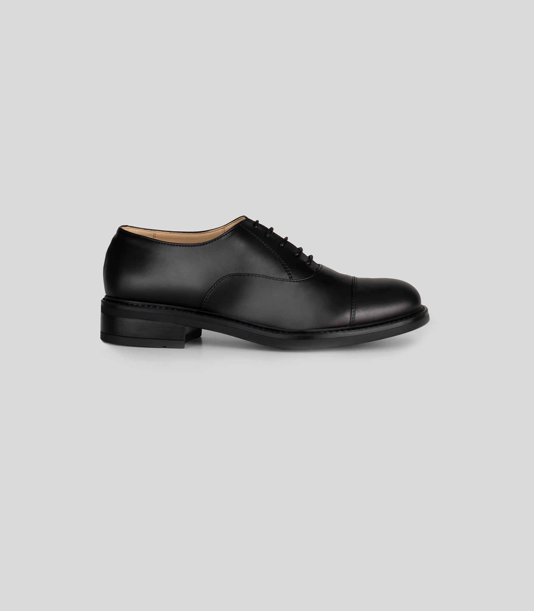 vegan oxford black